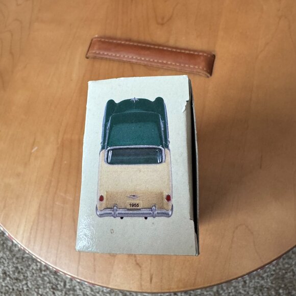 Reader's Digest Association - 1955 Chevrolet "Bel Air" Green & Cream Diecast Car - Picture 12 of 12